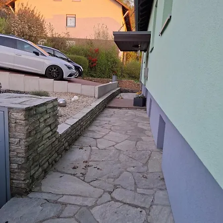 Rhoenblick- Ruhig Und Mit Traumhafter Aussicht Appartamento *